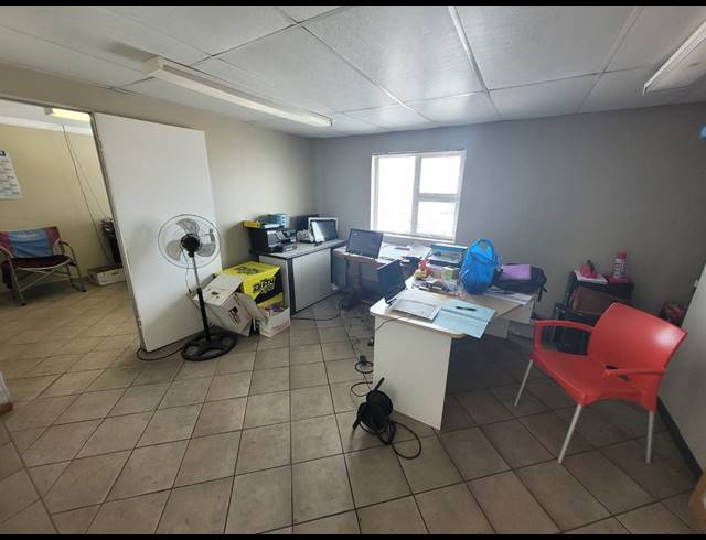 420M² WAREHOUSE TO LET IN STIKLAND INDUSTRIAL
